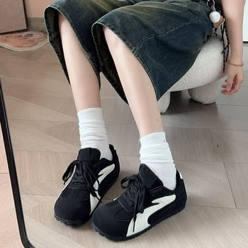 Női edzőcipő, felső rész szuper rostból, belső bőr, gumitalp, kerek orr, fűzős zárás