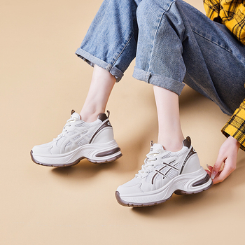 Női könnyű, lélegző sportcipő két réteg bőr és háló felsőrész, PU talpbetét, PU talp, színes blokk minta, fűzőzár, alacsony boka, kerek orr, tavasz-nyár-őszre