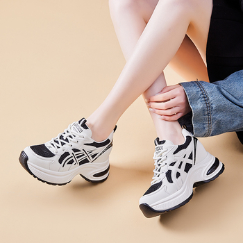 Női könnyű, lélegző sportcipő két réteg bőr és háló felsőrész, PU talpbetét, PU talp, színes blokk minta, fűzőzár, alacsony boka, kerek orr, tavasz-nyár-őszre