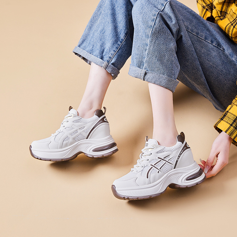 Női könnyű, lélegző sportcipő két réteg bőr és háló felsőrész, PU talpbetét, PU talp, színes blokk minta, fűzőzár, alacsony boka, kerek orr, tavasz-nyár-őszre