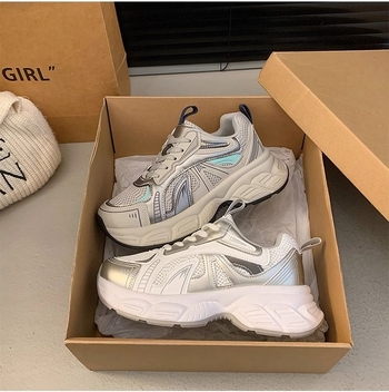 Női vastag talpú sportcipő - PU felső rész, kerek orr, EVA belső talp, gumitalp, sarokmagasság 3–5 cm