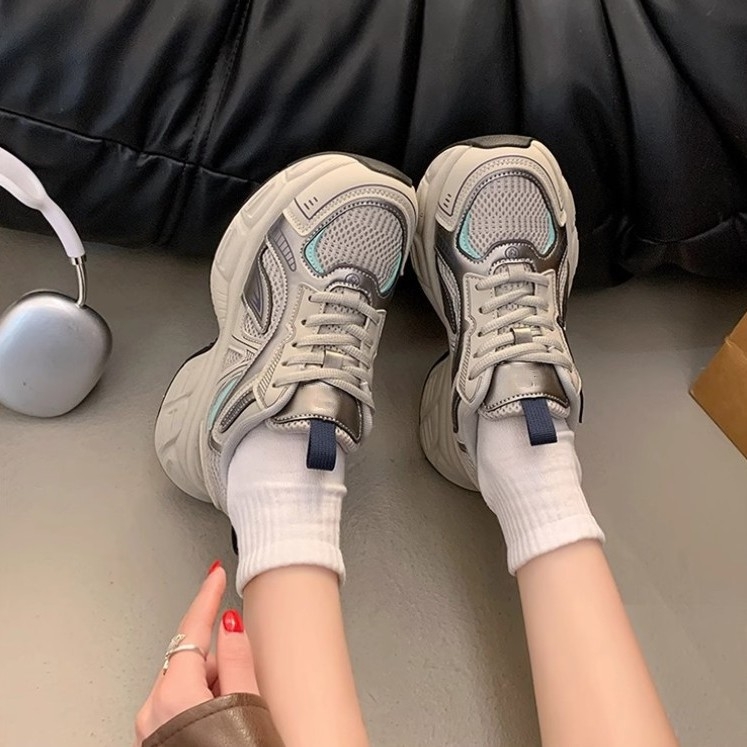 Női vastag talpú sportcipő - PU felső rész, kerek orr, EVA belső talp, gumitalp, sarokmagasság 3–5 cm