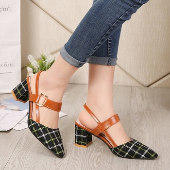 Casual sandale s oštrim prstom, denim gornji dio, kopča, srednja visina potpetice 3-5 cm