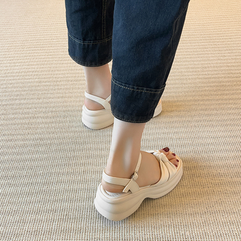 Római szandálok felsőrész szuperrostból, talp gumihabból, kerek orrú, csatolós zárás, nyár 2025