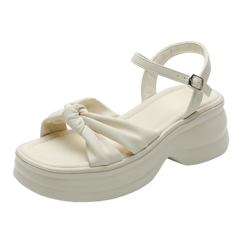 Római szandálok felsőrész szuperrostból, talp gumihabból, kerek orrú, csatolós zárás, nyár 2025