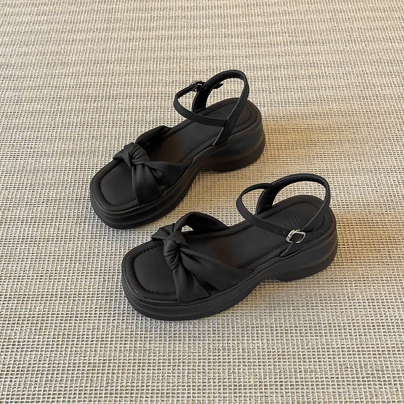 Római szandálok felsőrész szuperrostból, talp gumihabból, kerek orrú, csatolós zárás, nyár 2025