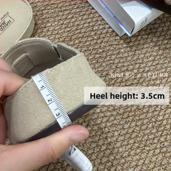 Női Birkenstock-stílusú cipő vastag talppal, felsőrész borjúbőr nubuk, gumi talp, rajzfilm mintázat, 3–5 cm magasságnövelés