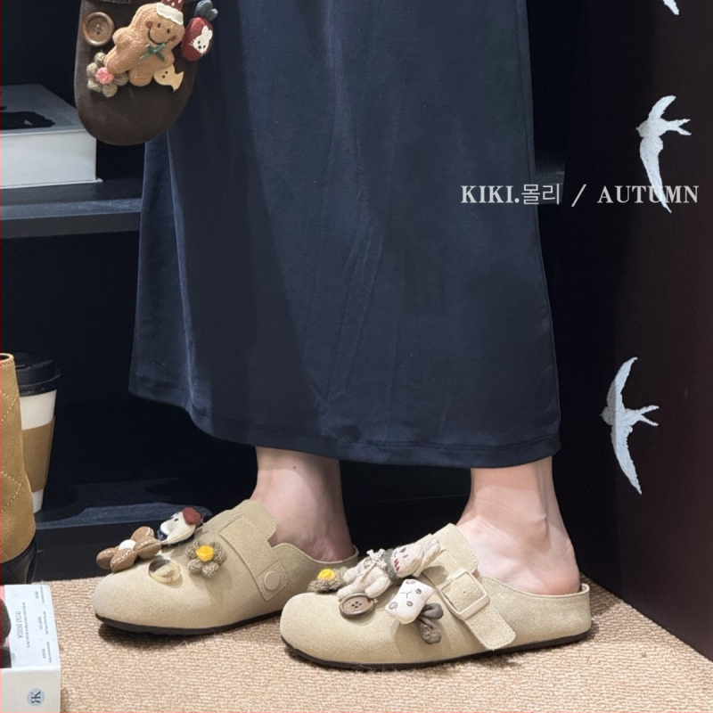 Női Birkenstock-stílusú cipő vastag talppal, felsőrész borjúbőr nubuk, gumi talp, rajzfilm mintázat, 3–5 cm magasságnövelés