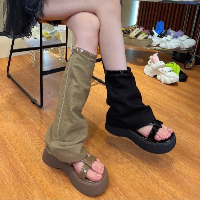 Római szandálok - sivatagi stílus, velúr felsőrész, platformos talp 3–5 cm, oldalsó cipzár, alacsony szár