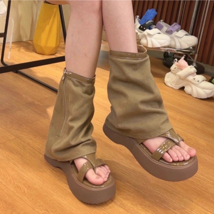 Római szandálok - sivatagi stílus, velúr felsőrész, platformos talp 3–5 cm, oldalsó cipzár, alacsony szár