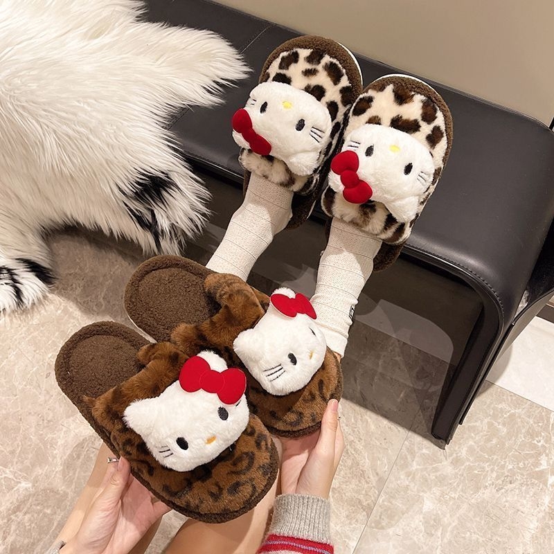 Muške kućne papuče s leopard uzorkom i plišanom unutrašnjošću - protuklizne, zatvoren vrh prsta, PVC gornji dio i potplat, debeli