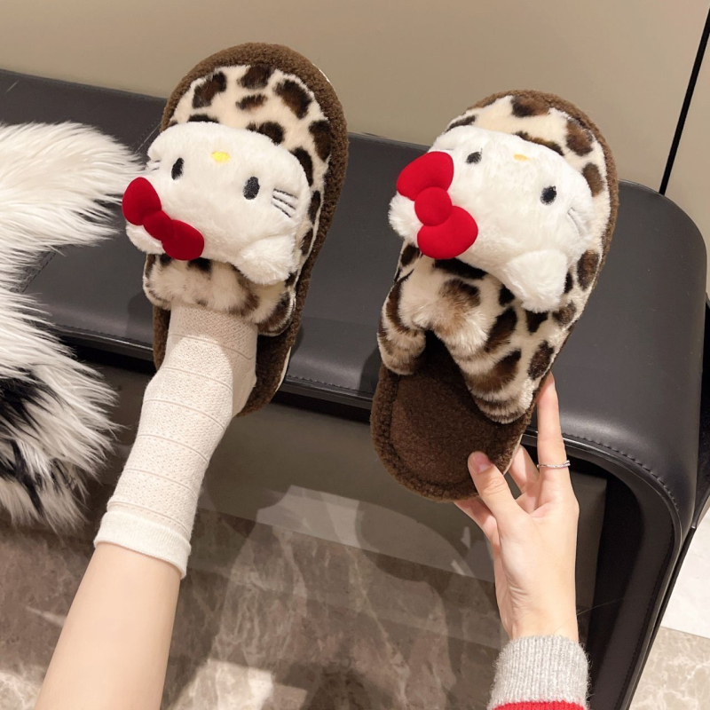 Muške kućne papuče s leopard uzorkom i plišanom unutrašnjošću - protuklizne, zatvoren vrh prsta, PVC gornji dio i potplat, debeli