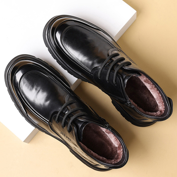 Első réteg marhabőrből készült papucs, gumírozott talppal, téli férfi otthoni cipő, kerek orrú