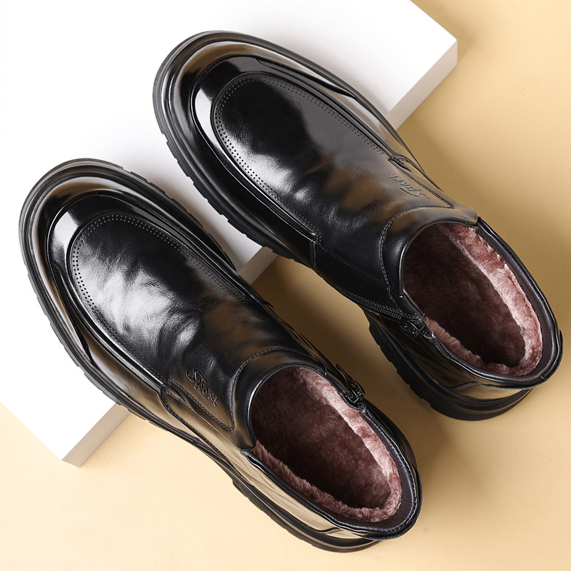 Első réteg marhabőrből készült papucs, gumírozott talppal, téli férfi otthoni cipő, kerek orrú