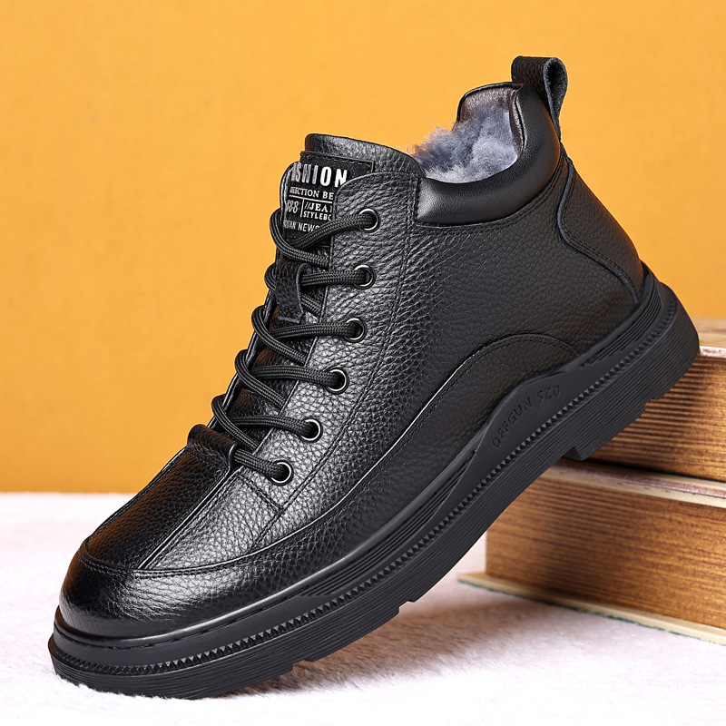 Férfi téli papucs: első réteg tehénbőrből készült felső, fleece bélés, vastag gumitalp