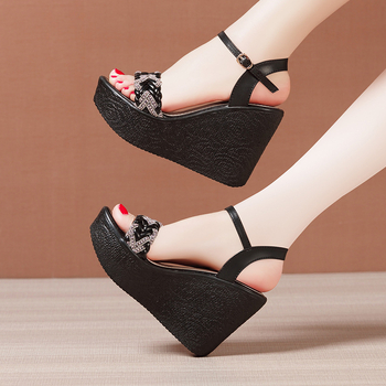 Σανδάλια με ιμάντα, άνω μέρος από μικροϊνες, στρογγυλή μύτη, κούμπωμα με αγκράφα, PU επένδυση