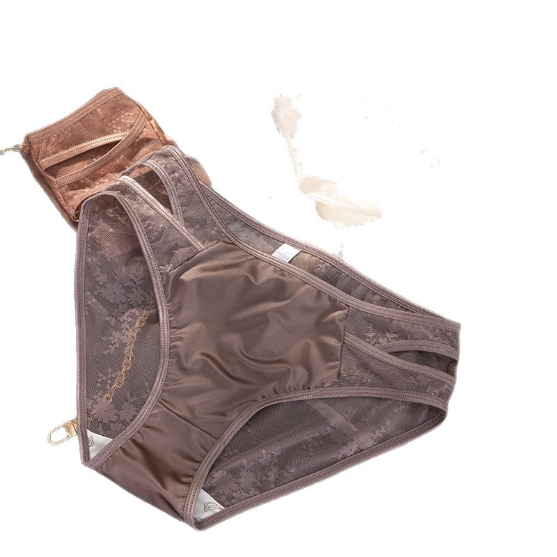 Ženske gaćice s izrezom i jacquard uzorkom, prozračne; glavni materijal najlon 70-80%, podstava prepona viskoza 90-95%
