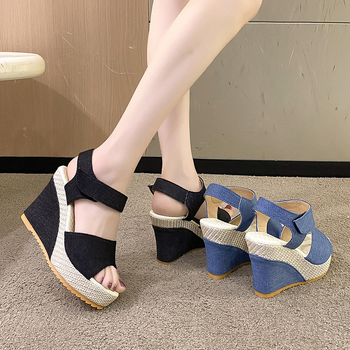 Velcroos pántos szandál, PU felsőrész, gumírozott talp, hal formájú orr, római stílus