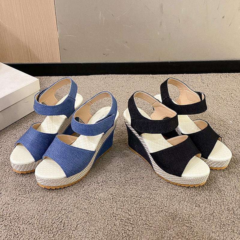 Velcroos pántos szandál, PU felsőrész, gumírozott talp, hal formájú orr, római stílus