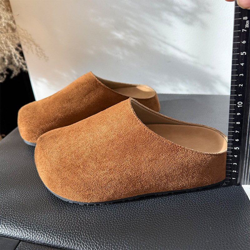 Ženske tenisice u vintage veluru s okruglim vrhom, slip-on dizajn, debela gumena podloga i ugrađeni povećanje visine