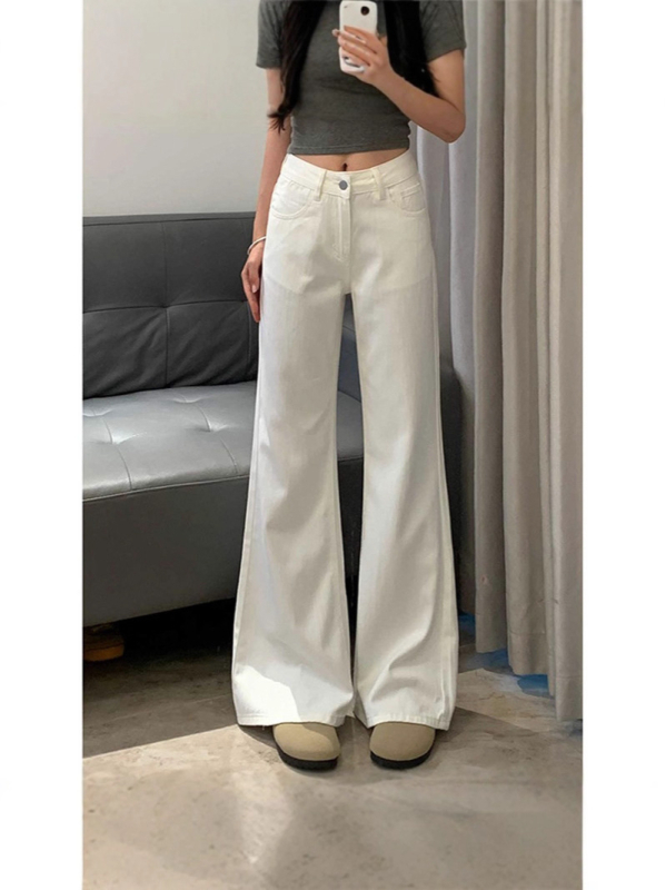 Jeanși cu siluetă micro-flare, denim cu căptușeală din fleece, talie înaltă, poliester 30–50%