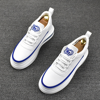 Adidași sport de tip low-top, respirabili, cu partea superioară din microfibră, talpă din cauciuc, branță din piele artificială, vârf ascuțit, toc mediu 3–5 cm