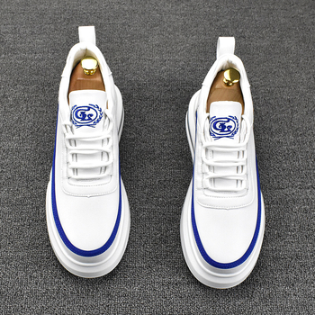 Adidași sport de tip low-top, respirabili, cu partea superioară din microfibră, talpă din cauciuc, branță din piele artificială, vârf ascuțit, toc mediu 3–5 cm