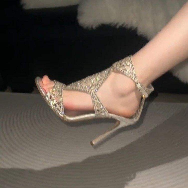 Női PU bőr szandál mandula alakú orral, alacsony sarok, gumízületi talp, PU bélés