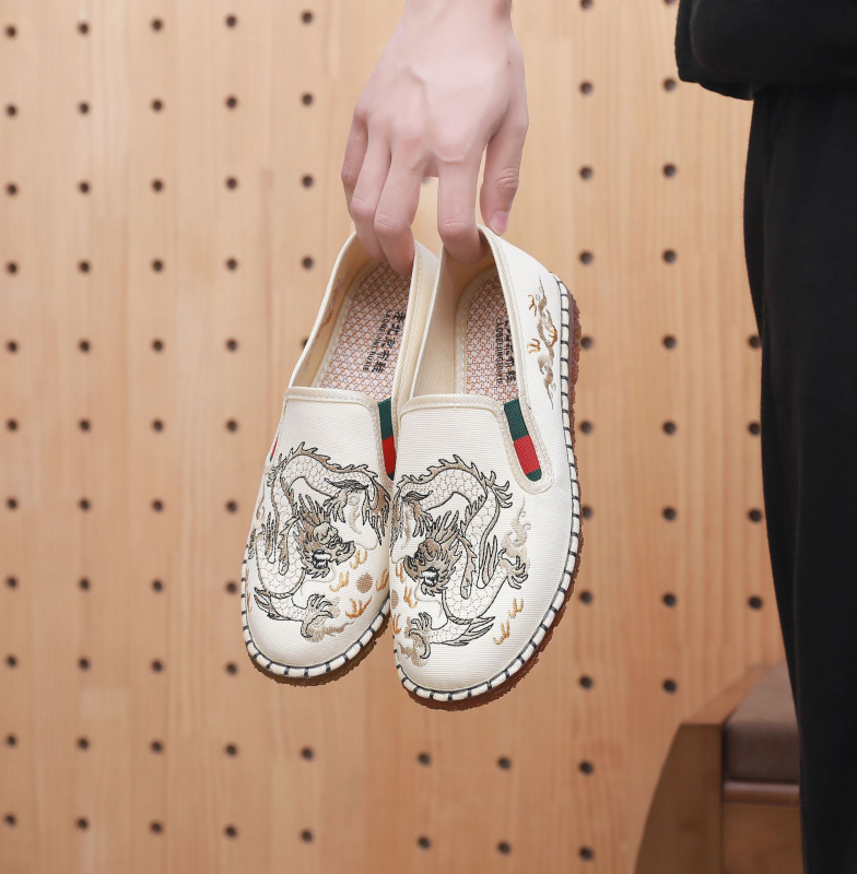 Pantofi Hanfu din pânză cu broderie — vârf rotund, parte superioară din pânză, înălțime medie, închidere elastică, talpă din tendon de vițel