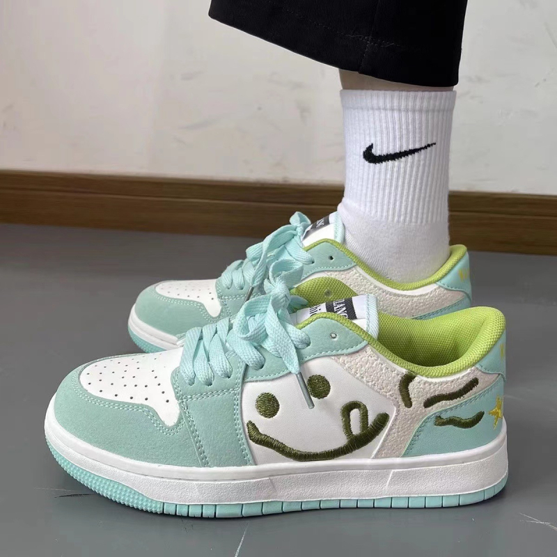 Uniszex vastag talpú casual sportcipő, PU felsőrész, hálós belső, gumitalp, fűzővel záródó