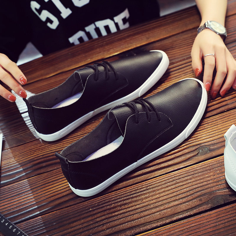 Férfi mikroszálas bőr loaferek, fűzős kivitel, kerek orr, gumírozott talp — stílusos és kényelmes viselet