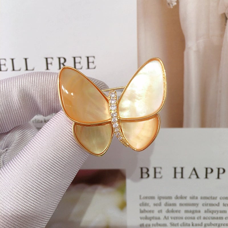 Пеперудена брошка от раковина и пресноводни перли, електроплатирана, дамски моден аксесоар