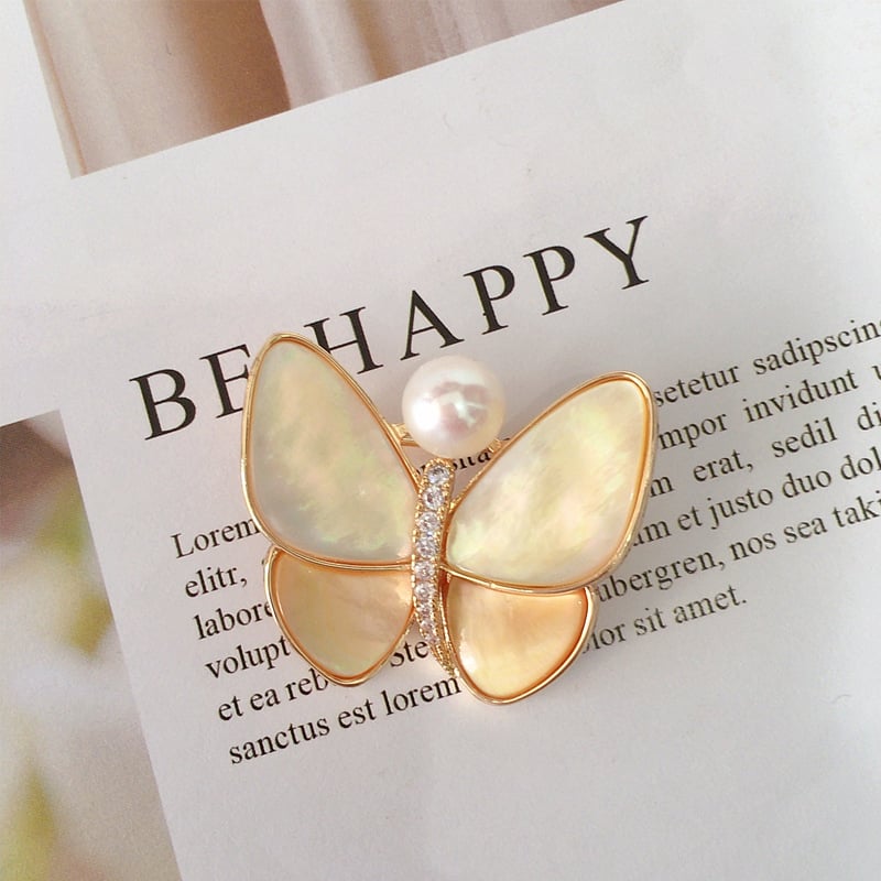 Пеперудена брошка от раковина и пресноводни перли, електроплатирана, дамски моден аксесоар