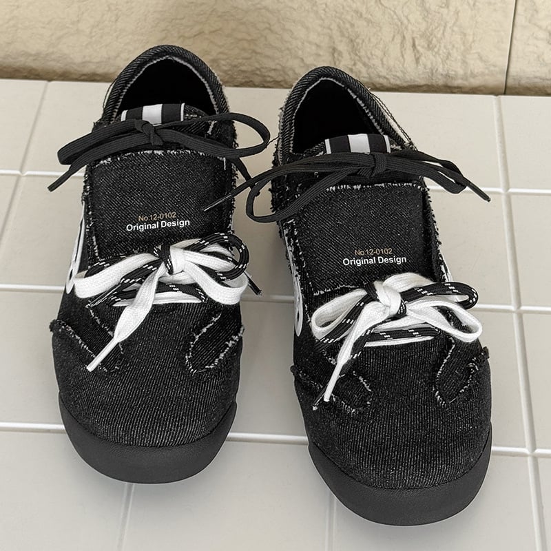 Uniszex sportcipő vastag talppal, matt felsőrész, kerek orr, fűzőzárás