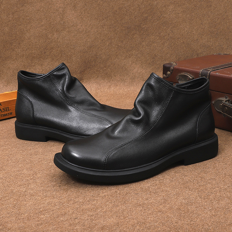 Μποτάκια Μάρτιν με επάνω μέρος από δέρμα αγελάδας, στρογγυλή μύτη, κωνικό τακούνι, μεσαίο ύψος