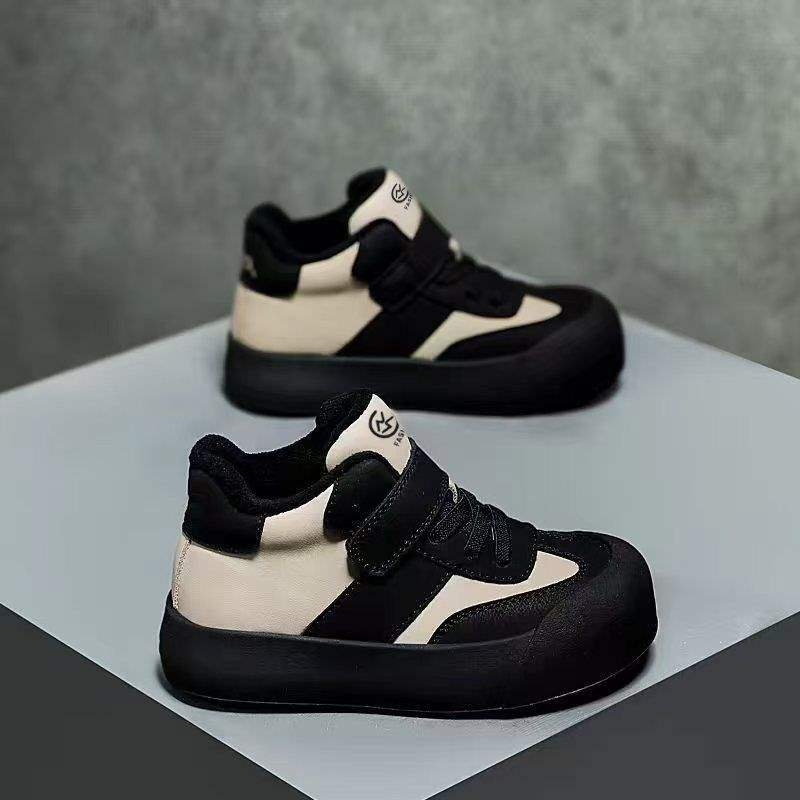 Gyerekeknek szóló őszi–téli futócipők vastag puha talppal és szintetikus bőrből készült felsőrésszel