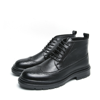 Ανδρικά δερμάτινα μποτάκια σε στυλ Martens, μεσαίο μήκος γάμπας, στρογγυλή μύτη, επάνω από μικροϊνες, καουτσούκ σόλα, με κορδούς εμπρός, φθινόπωρο