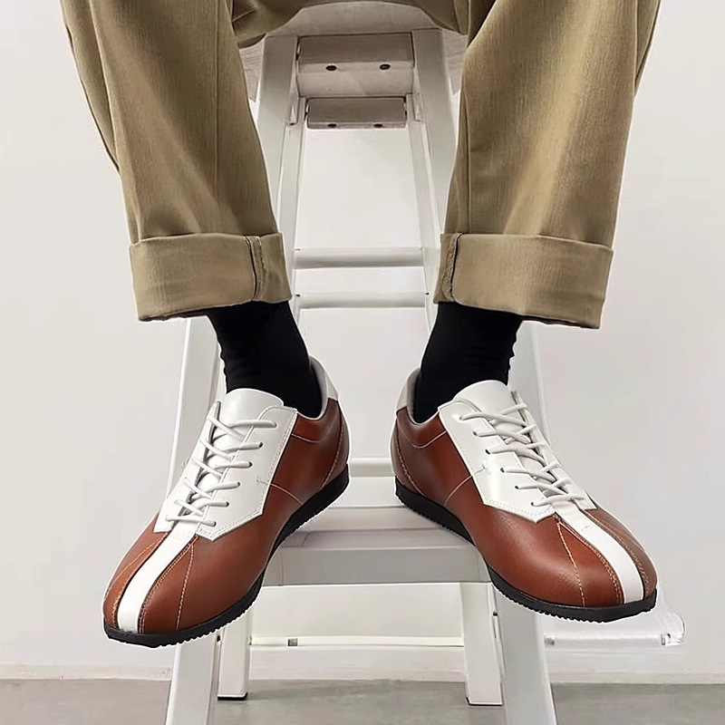 Férfiaknak tervezett bőr casual sneaker – első réteg marhabőr felsőrész, gumitalp, négyszögletes orr, alacsony sarok 1–3 cm, elöl fűző