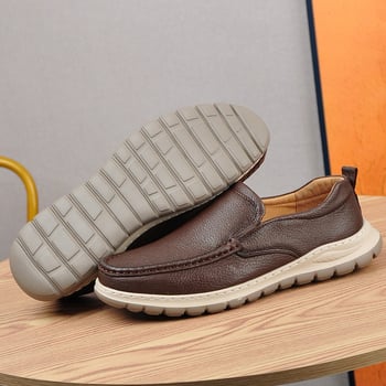 Férfi loaferek természetes bőrből, légáteresztő slip-on, talp habos gumiból, alacsony sarkú 1–3 cm, belső bélés sertésbőr