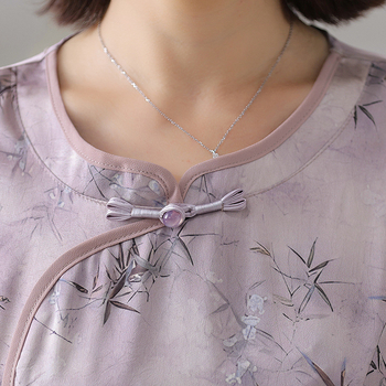 Elegantna ljetna haljina inspirirana kineskim stilom cheongsam, srednja duljina, poliester tkanina, diskasti kopča