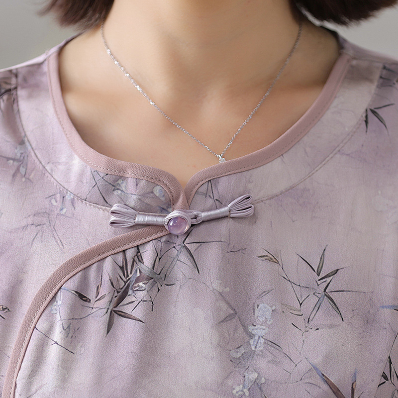 Elegantna ljetna haljina inspirirana kineskim stilom cheongsam, srednja duljina, poliester tkanina, diskasti kopča