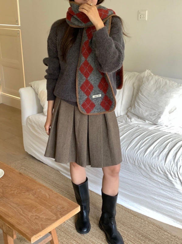 Шал от вълнена смес, плетен с диамантено каре, топъл и уютен за зимния сезон