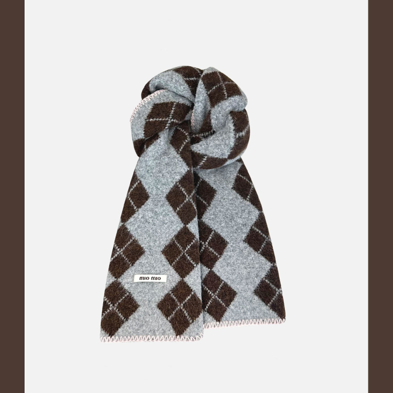 Шал от вълнена смес, плетен с диамантено каре, топъл и уютен за зимния сезон