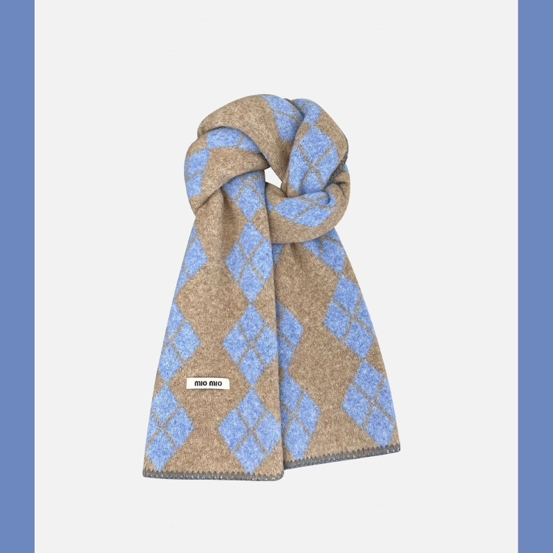 Шал от вълнена смес, плетен с диамантено каре, топъл и уютен за зимния сезон