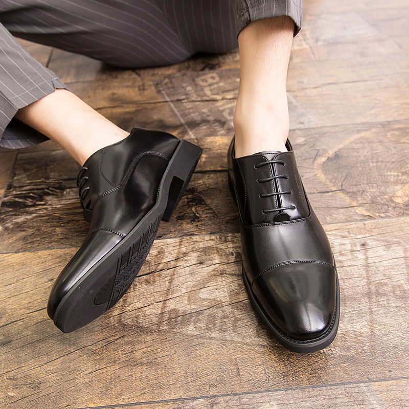 Férfi bőrcipő üzleti megjelenéshez, hegyes orrú, felsőrész műbőr, fűzős, gumírozott talp