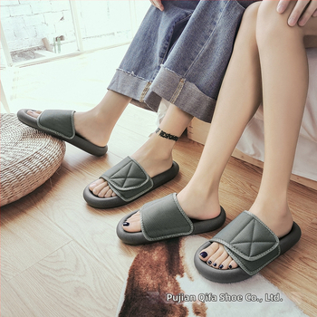 Férfi nyári papucs nyitott orrú, csúszásmentes talp, vastag magasságot növelő talp, hálós felsőrész, Velcro zárás