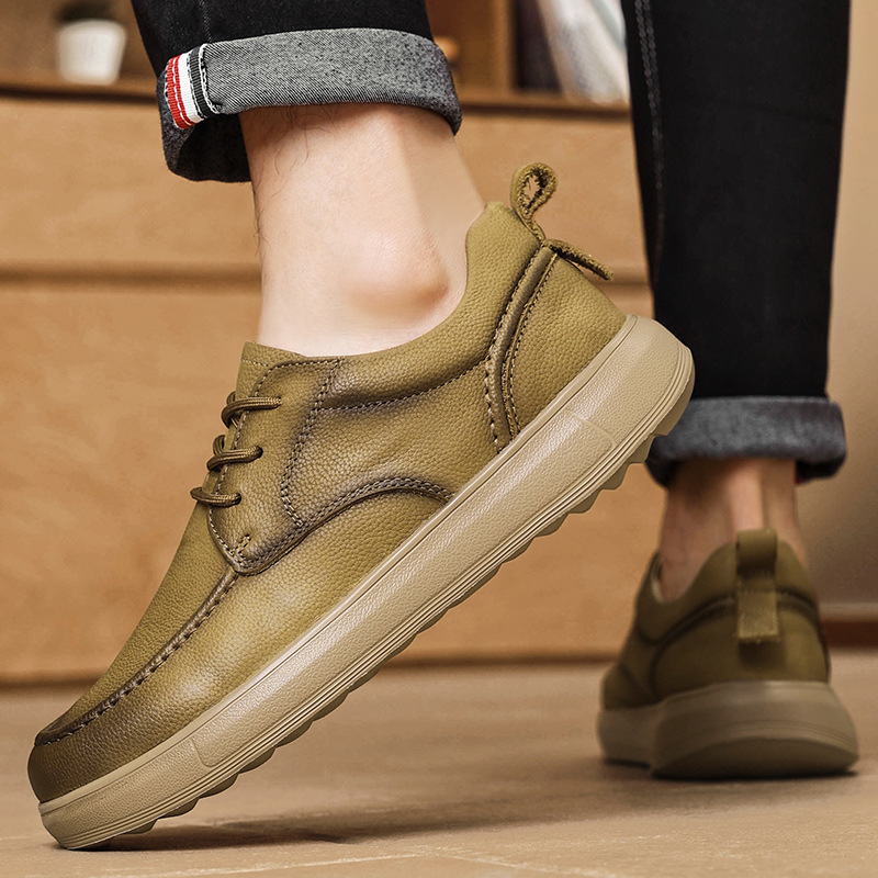 Férfi bőr cipő – felsőrész: első réteg marha bőréből; talp: gumi; talpbetét: PU; belső anyag: műbőr; orrforma: kerek