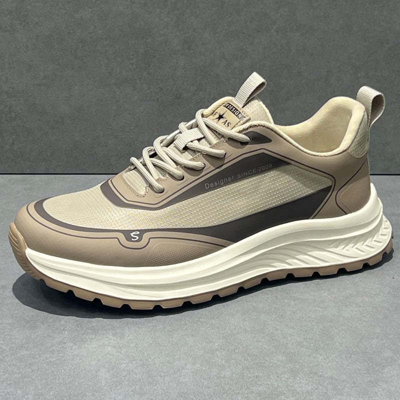 Férfiaknak tervezett vastag talpú sportcipő, légáteresztő Flyknit felsőrész, középmagas bokaszint 3–7 cm, fűzővel záródó, habtalp