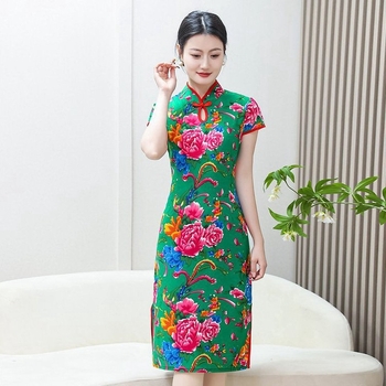 Nova kineska stil haljina tipa cheongsam s velikim motivom božura, kratki rukavi, prorez i prilagođen kroj.