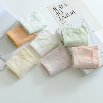 Női középmagasságú pamut alsónemű, antibakteriális, lélegző, mintázat betűkkel és számokkal